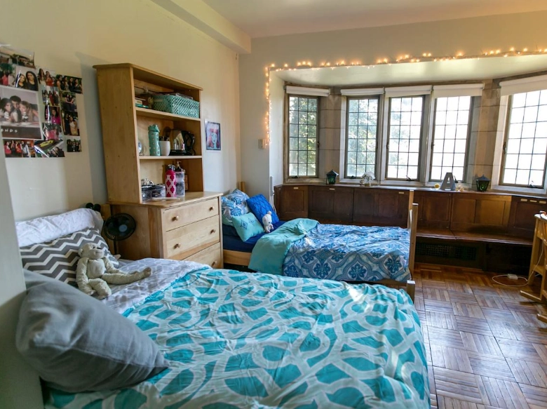 what to bring to college dorm