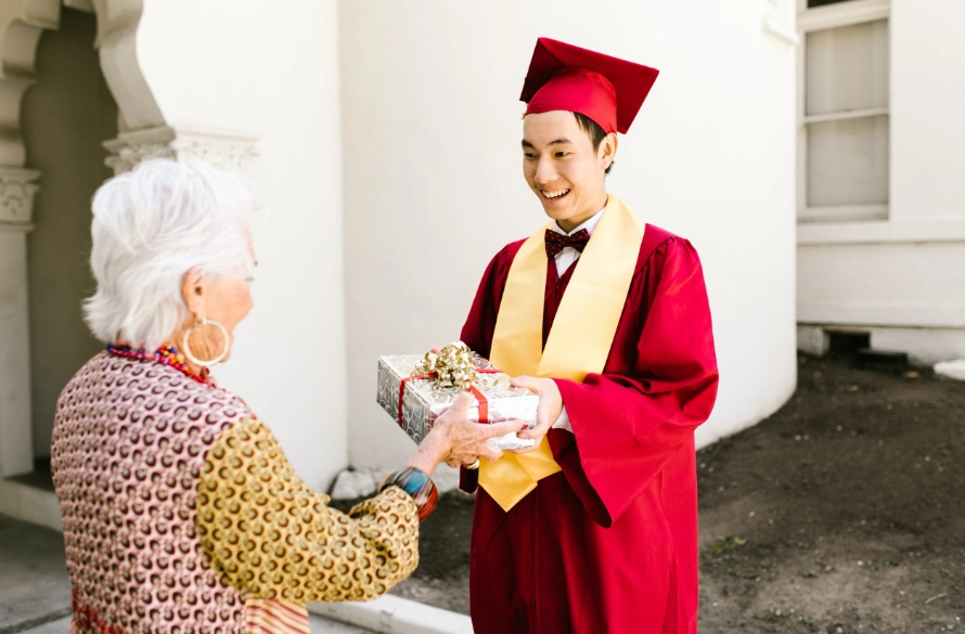 what to wear to graduation